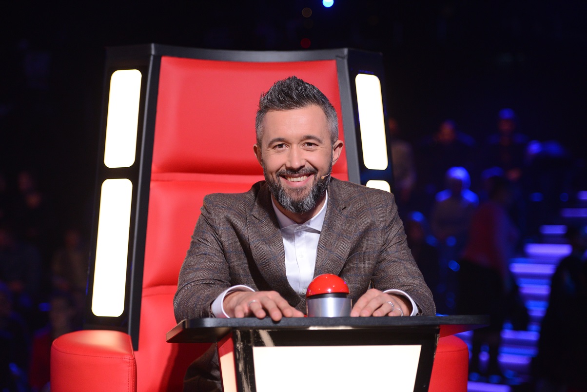 Стиль звезд на шоу &quot;Голос країни-7&quot;: Тина Кароль в платье от Julien Macdonald и Катя Осадчая в Elenareva